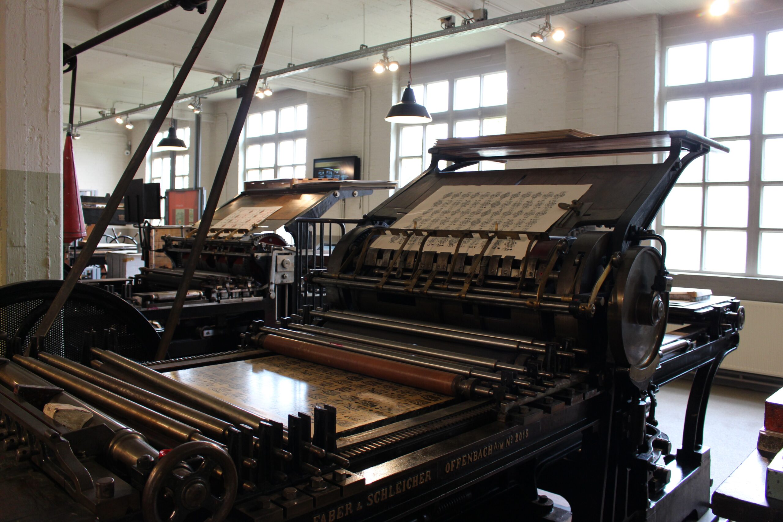 An image of an old offset press.
